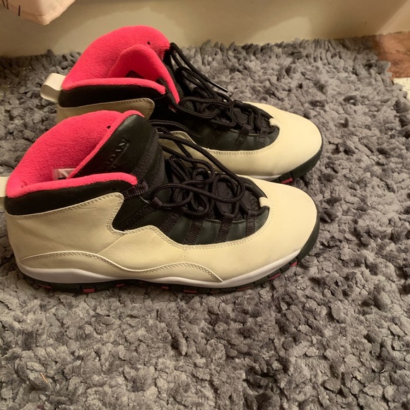Women’s Jordan size 9 - Picture 3 of 4